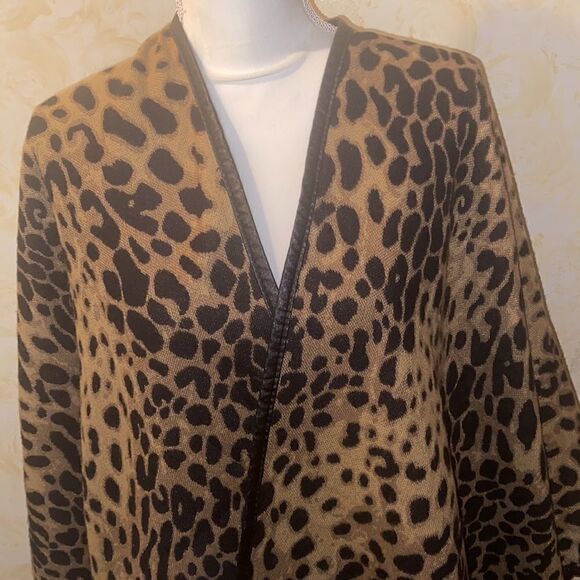 GorgeousâLeopardâPrintâShrug Wrap! - Picture 4 of 8